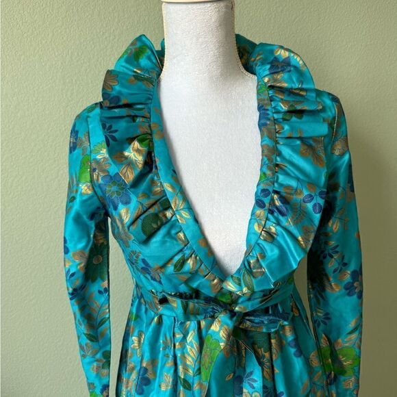 Beautiful Vintage Dress Cover Size Small Blue Floral Front Clasp - Picture 2 of 10